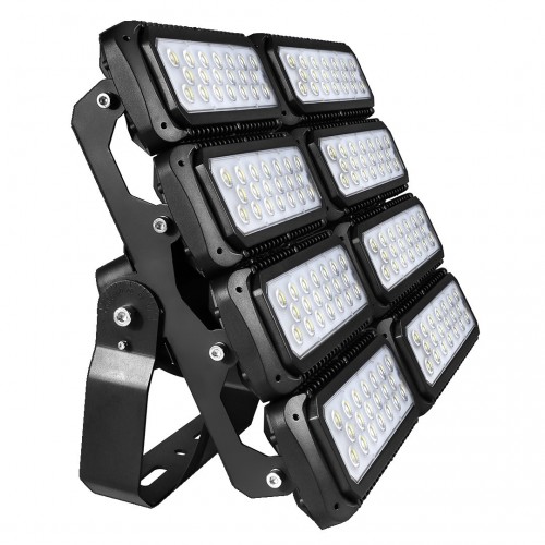 8 x Projecteur LED 200W -6500K - , les ventes publiques en 1  clic.